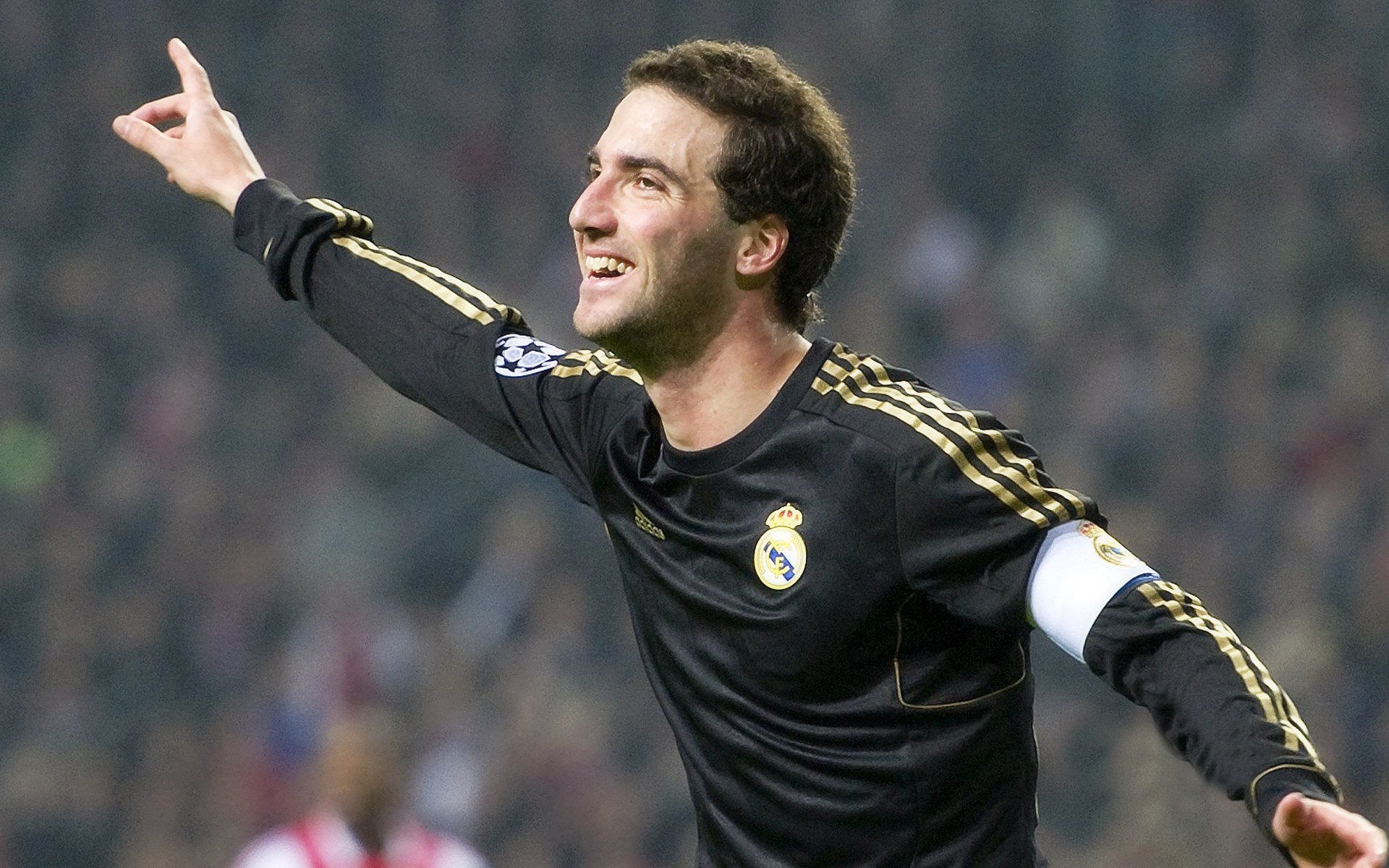 比利时队擒敌一方，赢得关键胜利，比利时惨胜